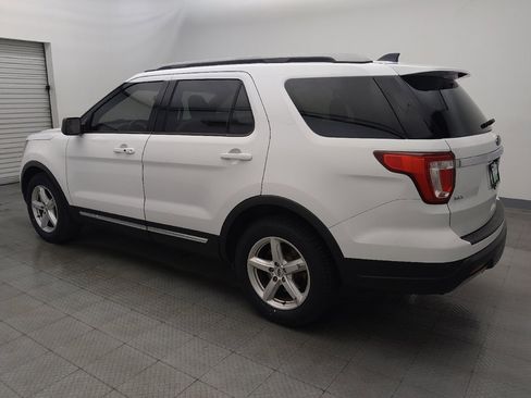 Used 2019 Ford Explorer XLT image 3