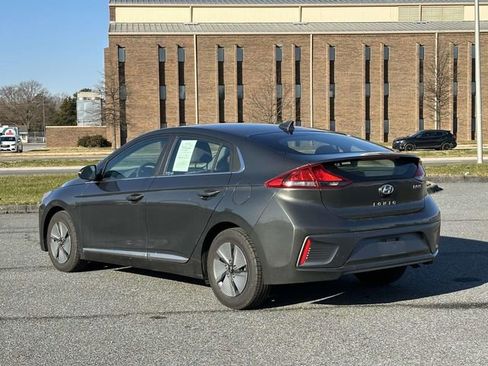 Used 2022 Hyundai Ioniq SE image 3