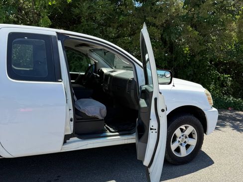Used 2005 Nissan Titan XE AWD/4WD image 30