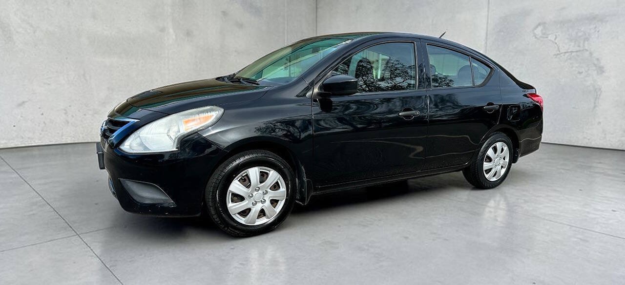 Used 2016 Nissan Versa S FWD image 1
