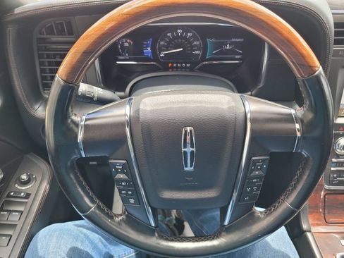 Used 2017 Lincoln Navigator Reserve AWD/4WD image 25