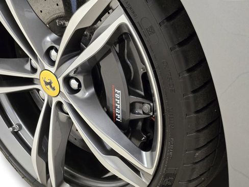 Used 2017 Ferrari GTC4Lusso AWD/4WD image 14