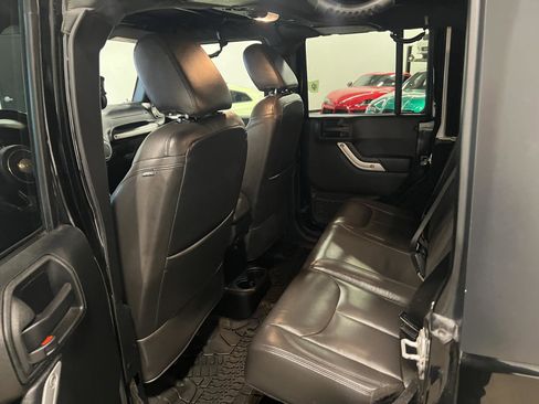 Used 2017 Jeep Wrangler Unlimited Sahara w/ Max Tow Package AWD/4WD image 23