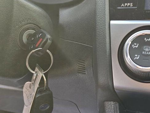 Used 2016 Subaru Crosstrek 2.0i Premium w/ Moonroof Package image 28