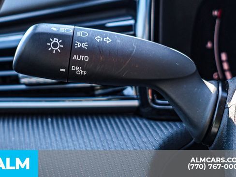 Used 2025 Toyota Camry SE image 32