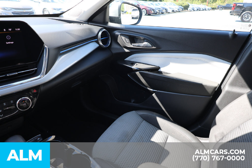 Used 2025 Chevrolet Trax LT FWD image 42