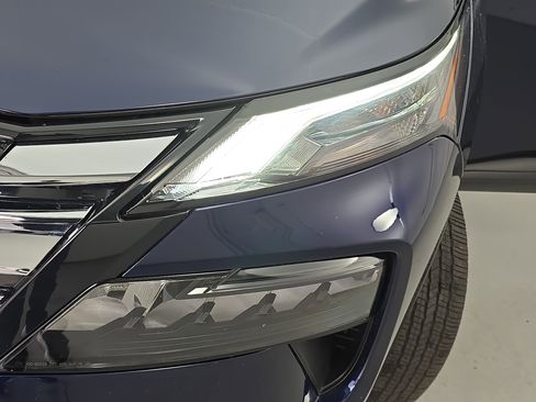 Certified 2025 Nissan Rogue SV image 30