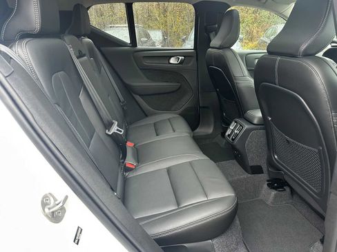 Used 2025 Volvo XC40 B5 Core w/ Protection Package Premier image 12