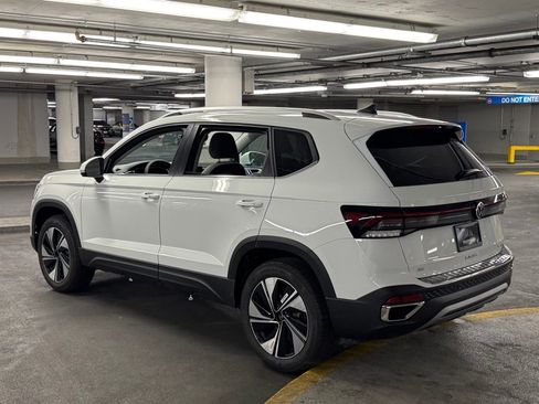 New 2025 Volkswagen Taos SE image 5