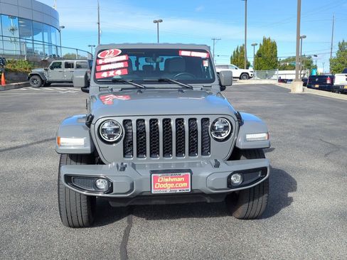 Used 2022 Jeep Gladiator Overland image 2