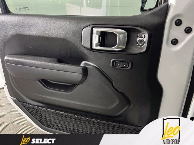 Used 2023 Jeep Gladiator Sport AWD/4WD image 12