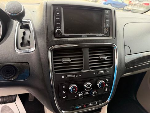 Used 2014 Dodge Grand Caravan SXT FWD image 13