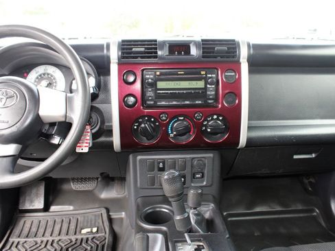Used 2007 Toyota FJ Cruiser 4WD image 10
