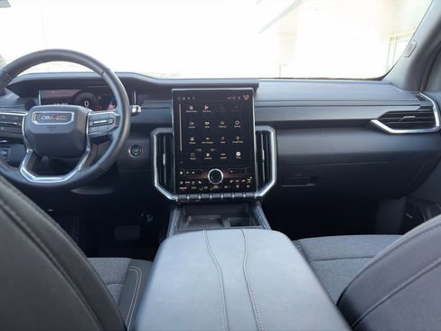 Used 2025 GMC Acadia Elevation image 14