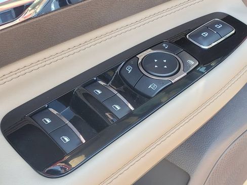 Used 2023 Lincoln Corsair AWD w/ Equipment Group 101A image 9