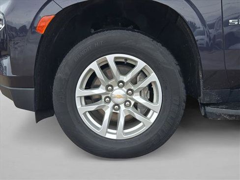 Used 2024 Chevrolet Suburban LT RWD image 22