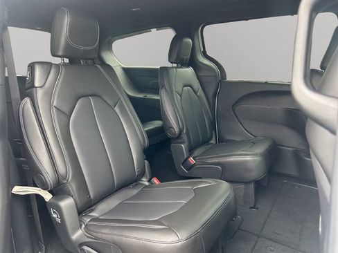 New 2026 Chrysler Pacifica Select AWD/4WD image 21