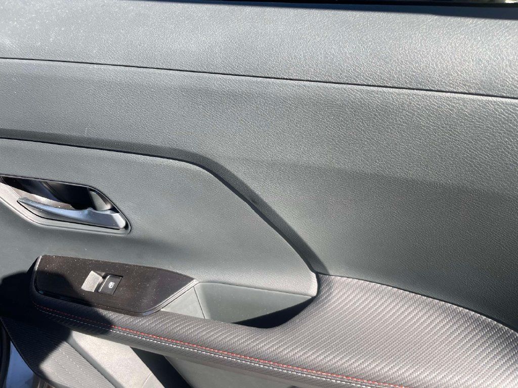 Used 2025 Nissan Kicks SR FWD image 11