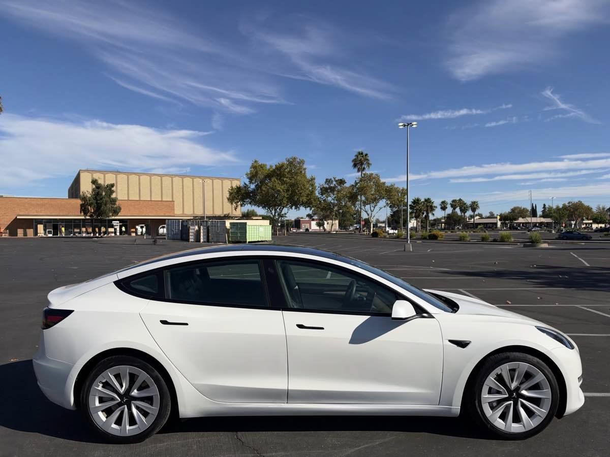 Used 2021 Tesla Model 3 Standard Range Plus RWD image 8
