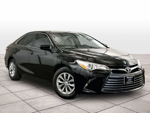Used 2016 Toyota Camry LE FWD image 2