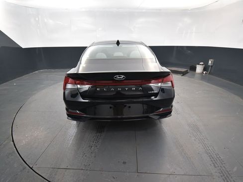 Used 2022 Hyundai Elantra Limited image 8