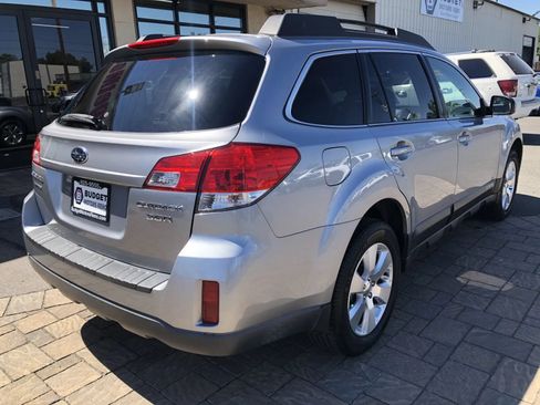 Used 2010 Subaru Outback 3.6R Limited w/ Popular Equipment Group 3B AWD/4WD image 2
