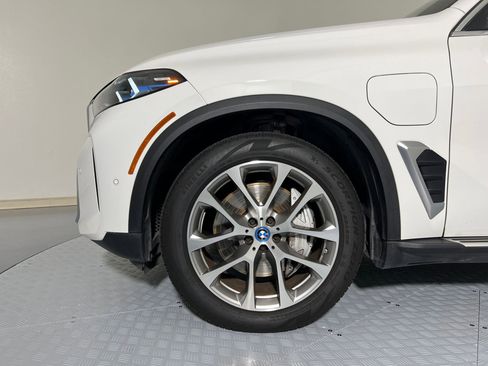 Used 2025 BMW X5 xDrive50e image 11