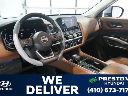 Used 2023 Nissan Pathfinder Platinum image 9