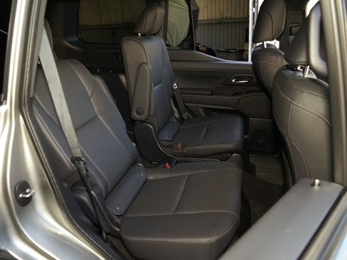 Used 2024 Lexus GX 550 w/ Accessory Package (Z1) image 20