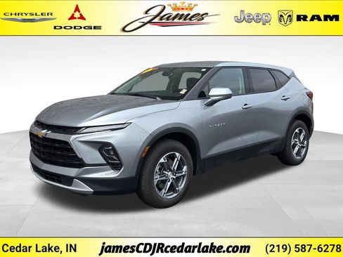 Used 2025 Chevrolet Blazer LT FWD image 1