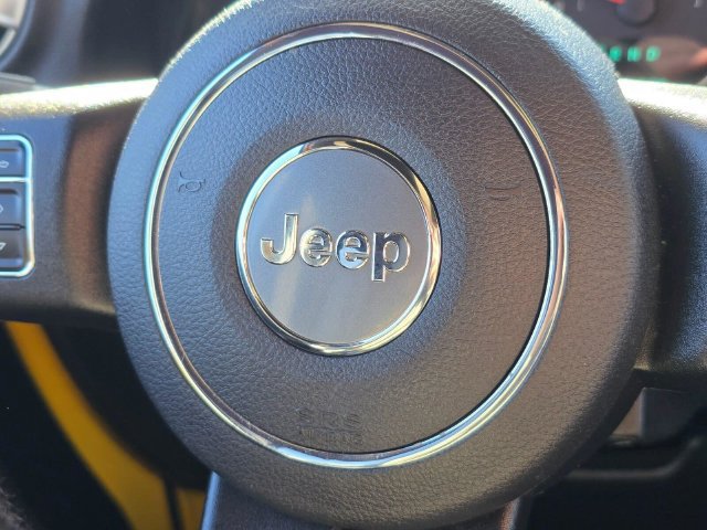 Used 2015 Jeep Wrangler Unlimited Sahara w/ Max Tow Package AWD/4WD image 31