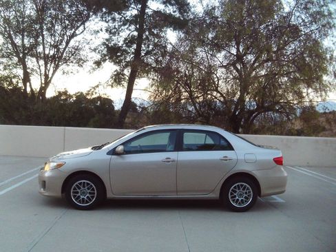 Used 2011 Toyota Corolla LE FWD image 8