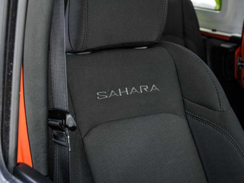 Used 2018 Jeep Wrangler Unlimited Sahara image 37