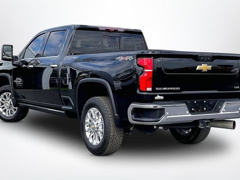 Used 2025 Chevrolet Silverado 2500 LTZ w/ LTZ Plus Package image 5