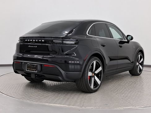 Used 2025 Porsche Macan 4S Electric AWD/4WD image 9