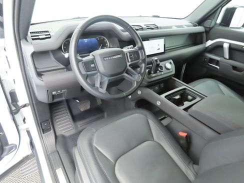 Certified 2023 Land Rover Defender 90 X-Dynamic SE image 9