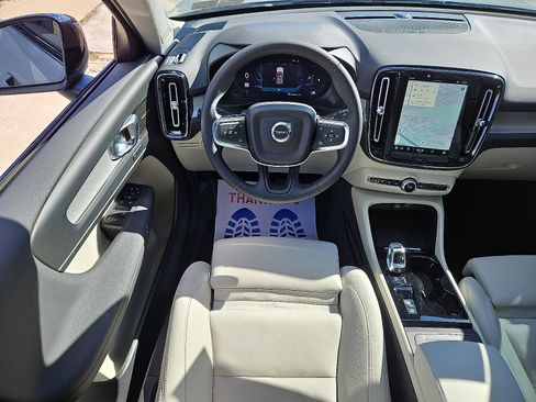 Used 2025 Volvo XC40 B5 Ultra w/ Climate Package image 11