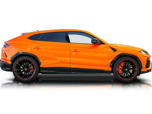 Used 2022 Lamborghini Urus image 2