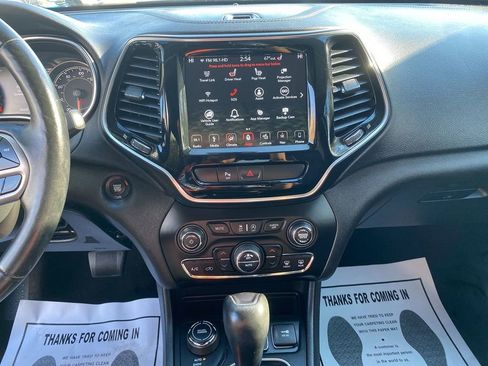 Used 2019 Jeep Cherokee Limited image 20