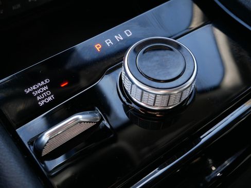 Used 2023 Jeep Grand Cherokee Limited w/ Luxury Tech Group II image 24