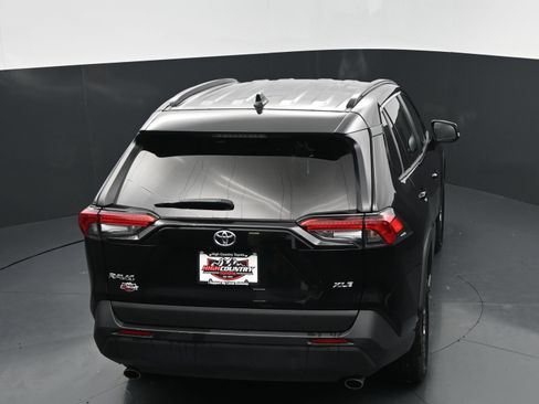 Used 2025 Toyota RAV4 XLE FWD image 31