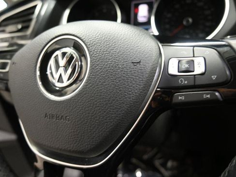 Used 2018 Volkswagen Tiguan SE w/ Panoramic Sunroof Package AWD/4WD image 26