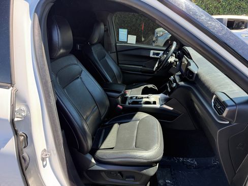 Certified 2020 Ford Explorer XLT w/ Equipment Group 202A AWD/4WD image 20
