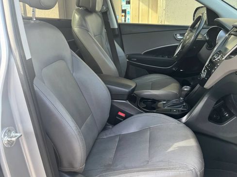 Used 2016 Hyundai Santa Fe SE w/ Option Group 03 FWD image 10