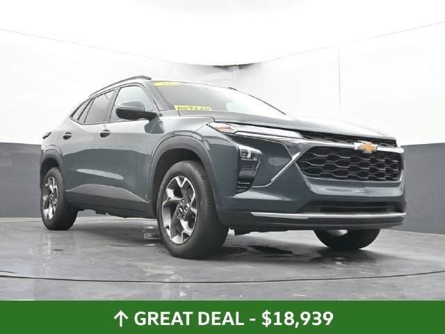 Used 2025 Chevrolet Trax LT FWD image 47