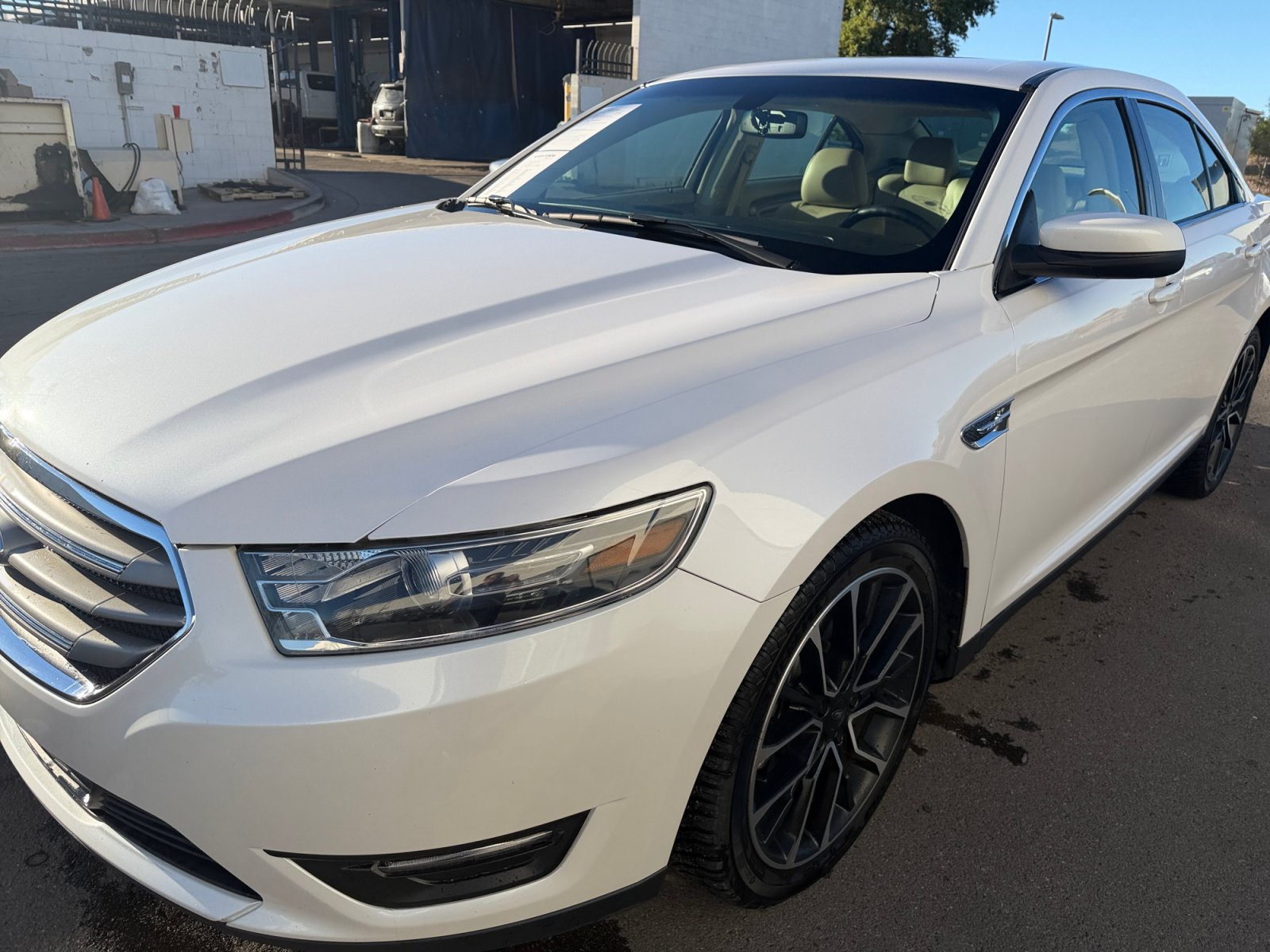 Used 2018 Ford Taurus SEL w/ Equipment Group 201A FWD image 10