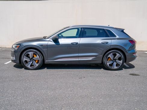 Used 2019 Audi e-tron Prestige w/ Prestige Package AWD/4WD image 2