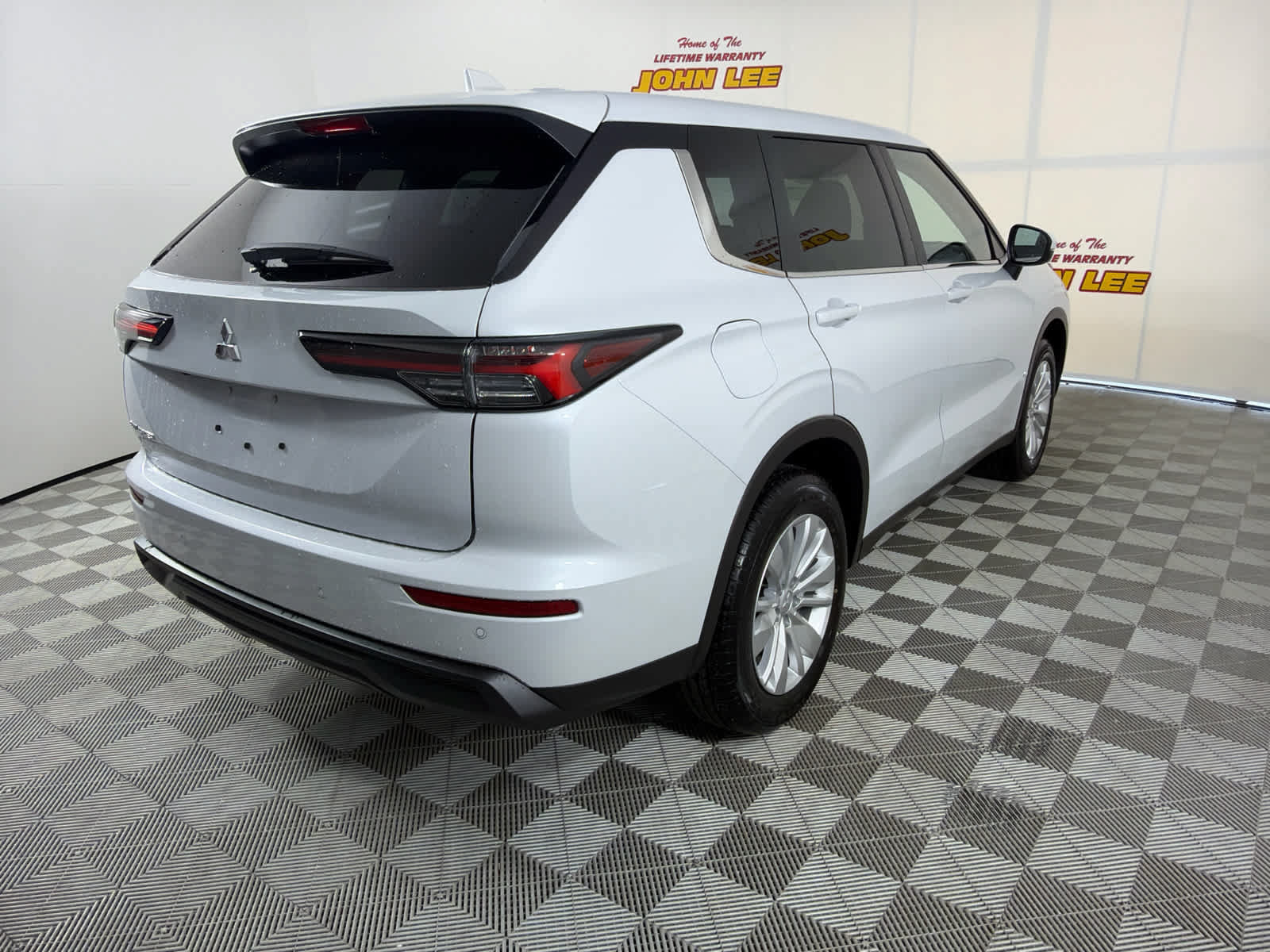 New 2026 Mitsubishi Outlander ES FWD image 6