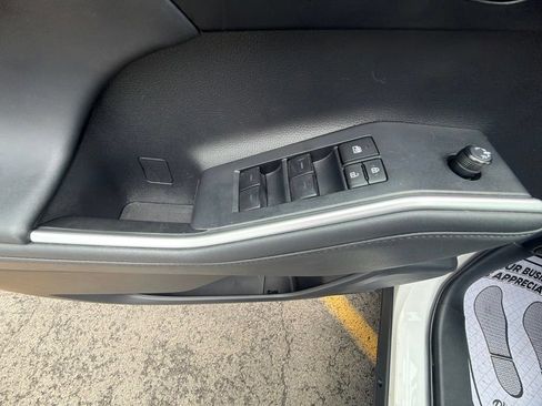 Used 2022 Toyota Highlander XSE AWD/4WD image 19