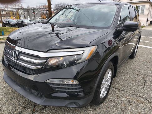 Used 2018 Honda Pilot LX image 1
